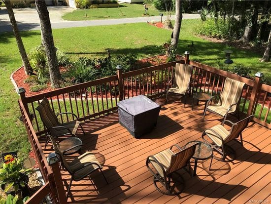 Crystal River Lodging and Fishing Vacation a picture of the fishing lodge outdoor area